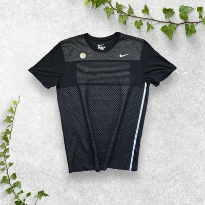 Nike Sportswear Black Patterned Athletic Cut Tee - Size L