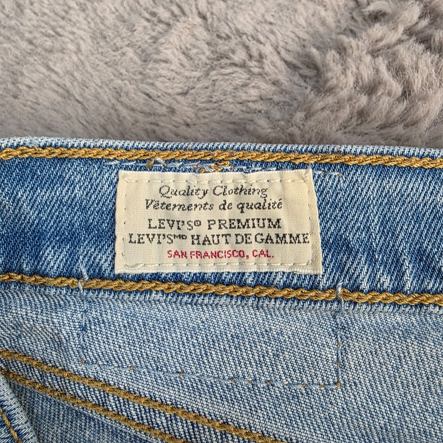 Levi’s Premium Big E Women’s Jeans Light Blue W32 L27 High Rise Distressed Knee