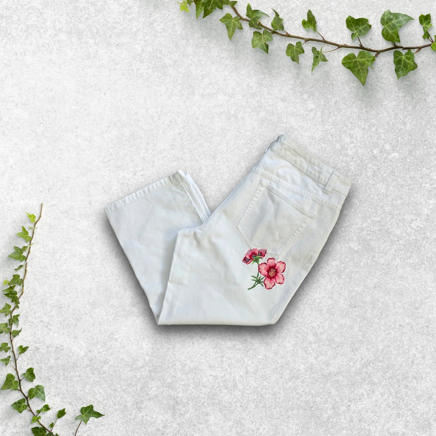 Tommy Hilfiger Y2K Cropped White Jeans Women's US 16 UK 20 Embroidered Flower