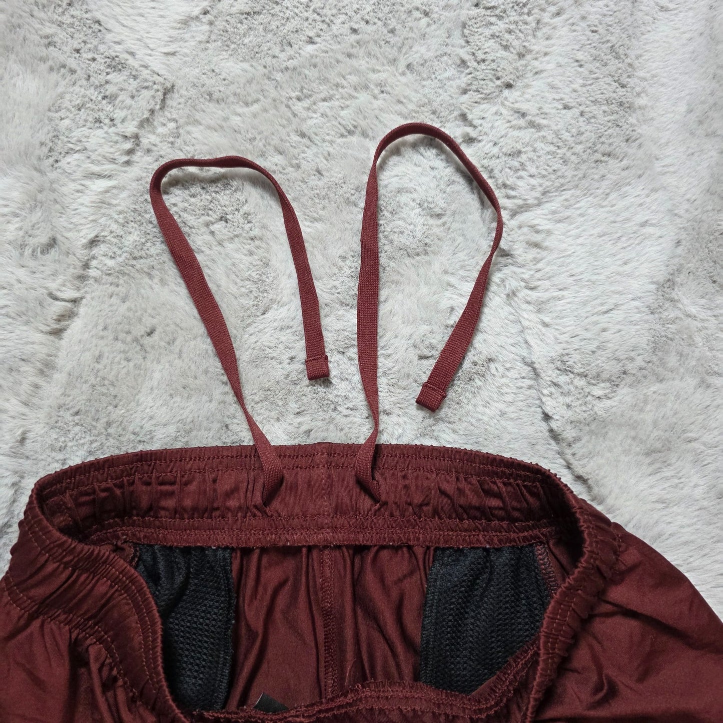 Under Armour Maroon Training Shorts Size S W25 9" Inseam Lightweight Gym