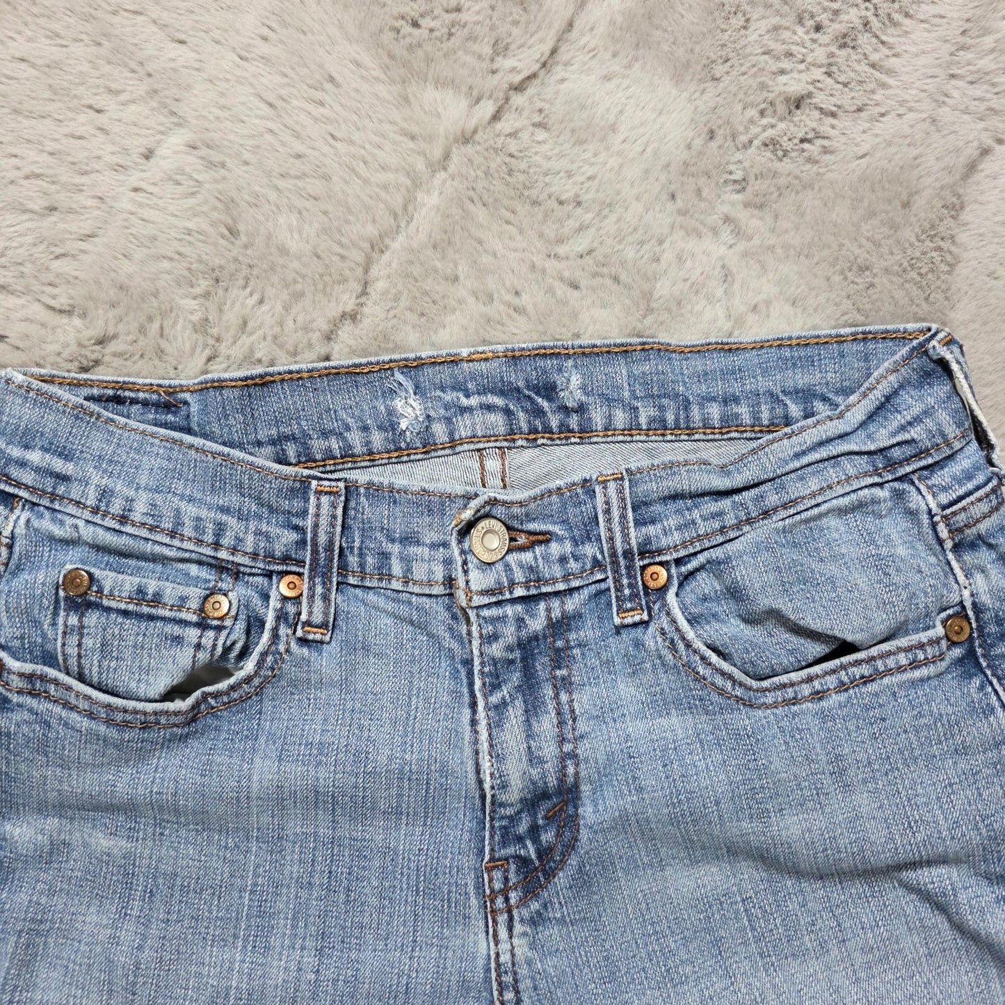 Levi's Women's Slim Fit Jeans W29 L31 (US 8 / UK 12) Light Wash Distressed Hem