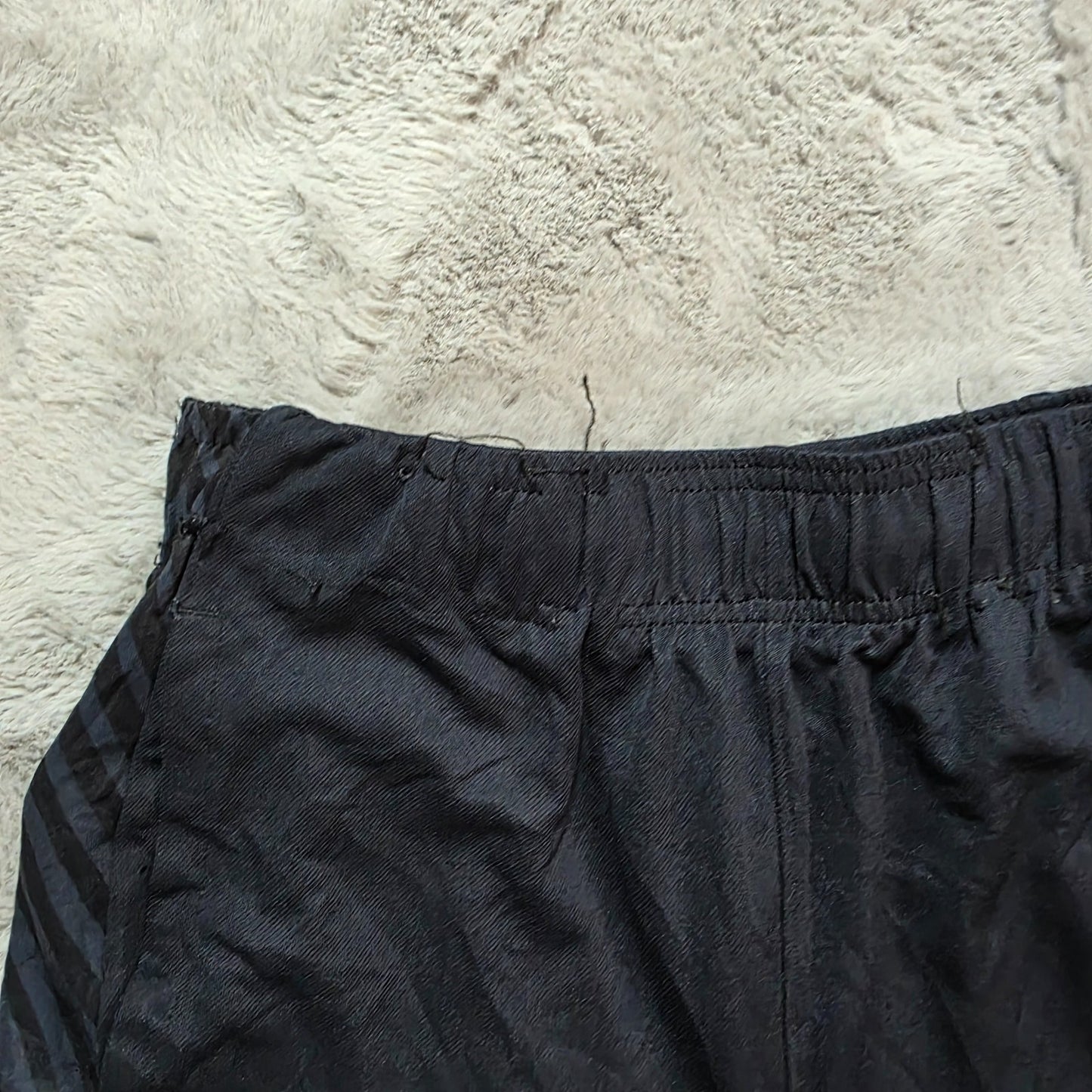 Under Armour HeatGear Black Shorts Youth S W25 Loose Fit Longline Sports