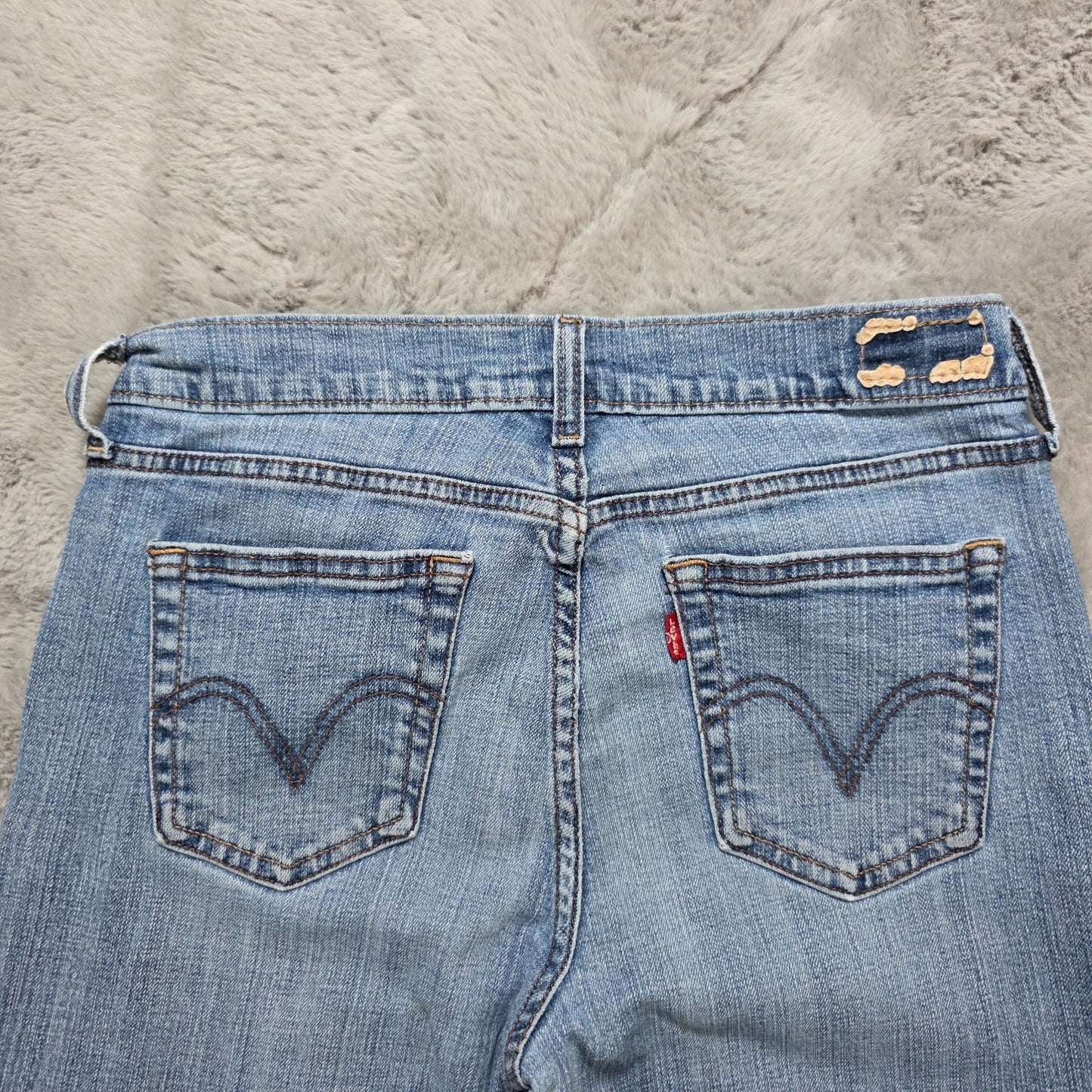 Levi's Women's Slim Fit Jeans W29 L31 (US 8 / UK 12) Light Wash Distressed Hem