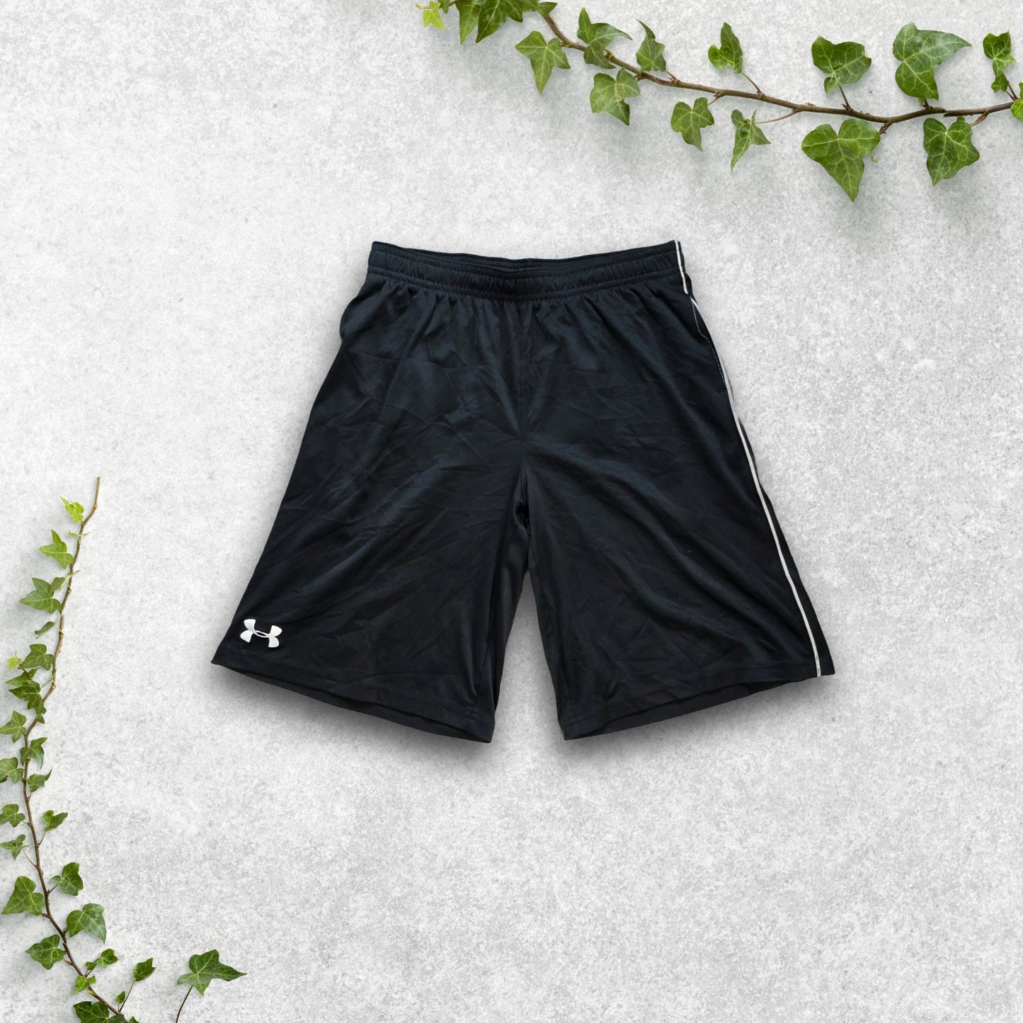 Under Armour Black Sports Shorts Youth Large Loose Fit Polyester UA Logo Piping