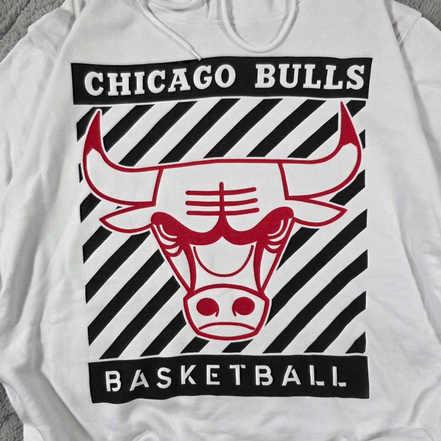 NBA Chicago Bulls Menโs White Hoodie 2XL ๐ Graphic Pullover Sweatshirt