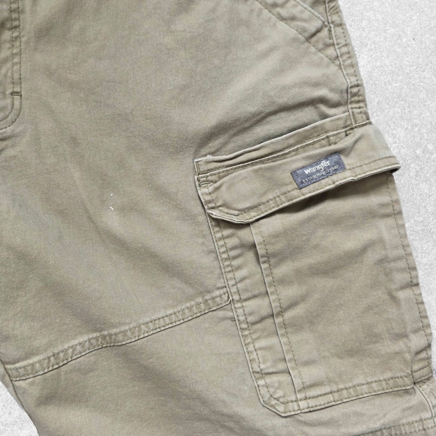 Wrangler Relaxed Fit Khaki Cargo Shorts W36 Utility Pockets Stretch Cotton Summe