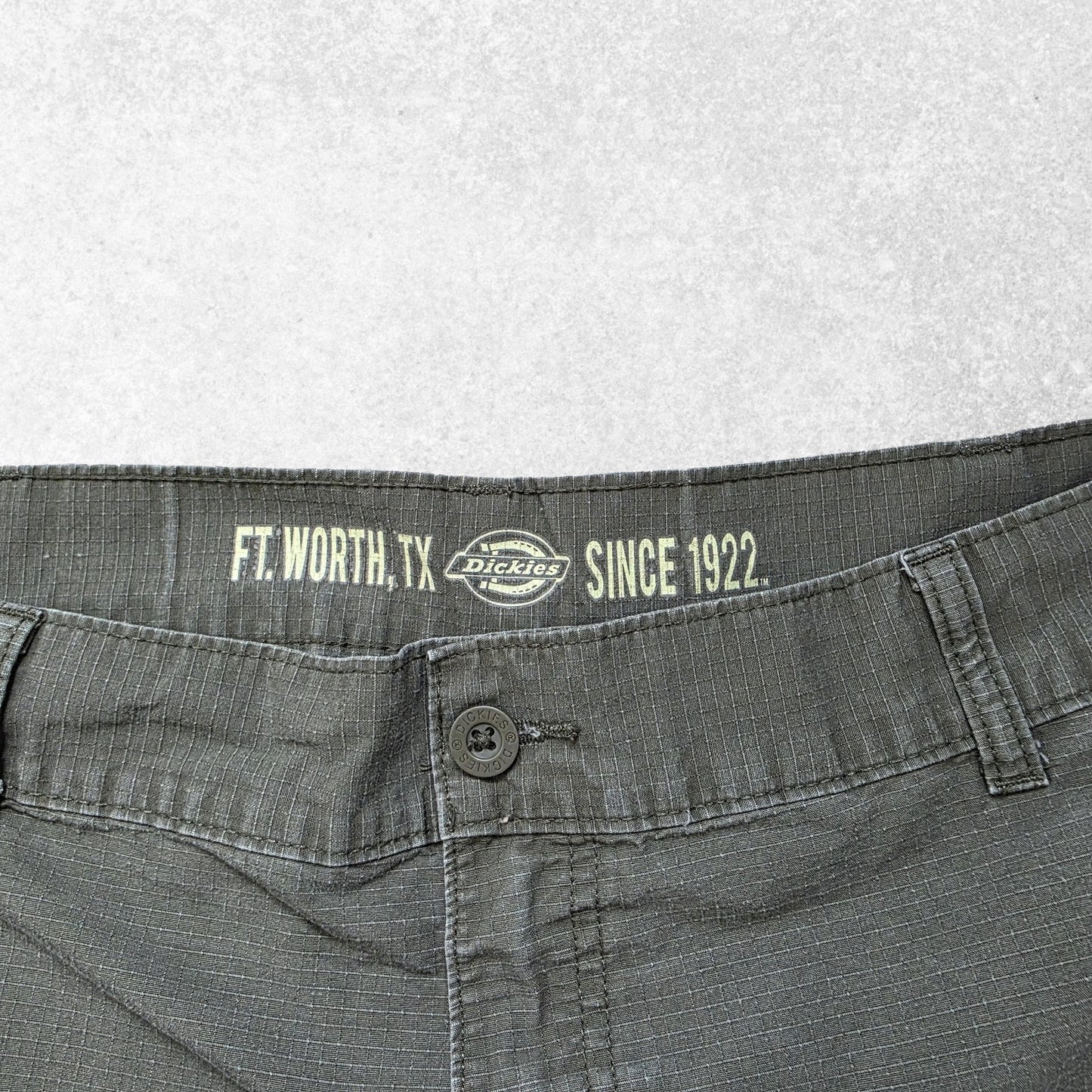 Dickies Relaxed Fit Cargo Shorts Olive Green W38 Cotton Ripstop Utility Pockets