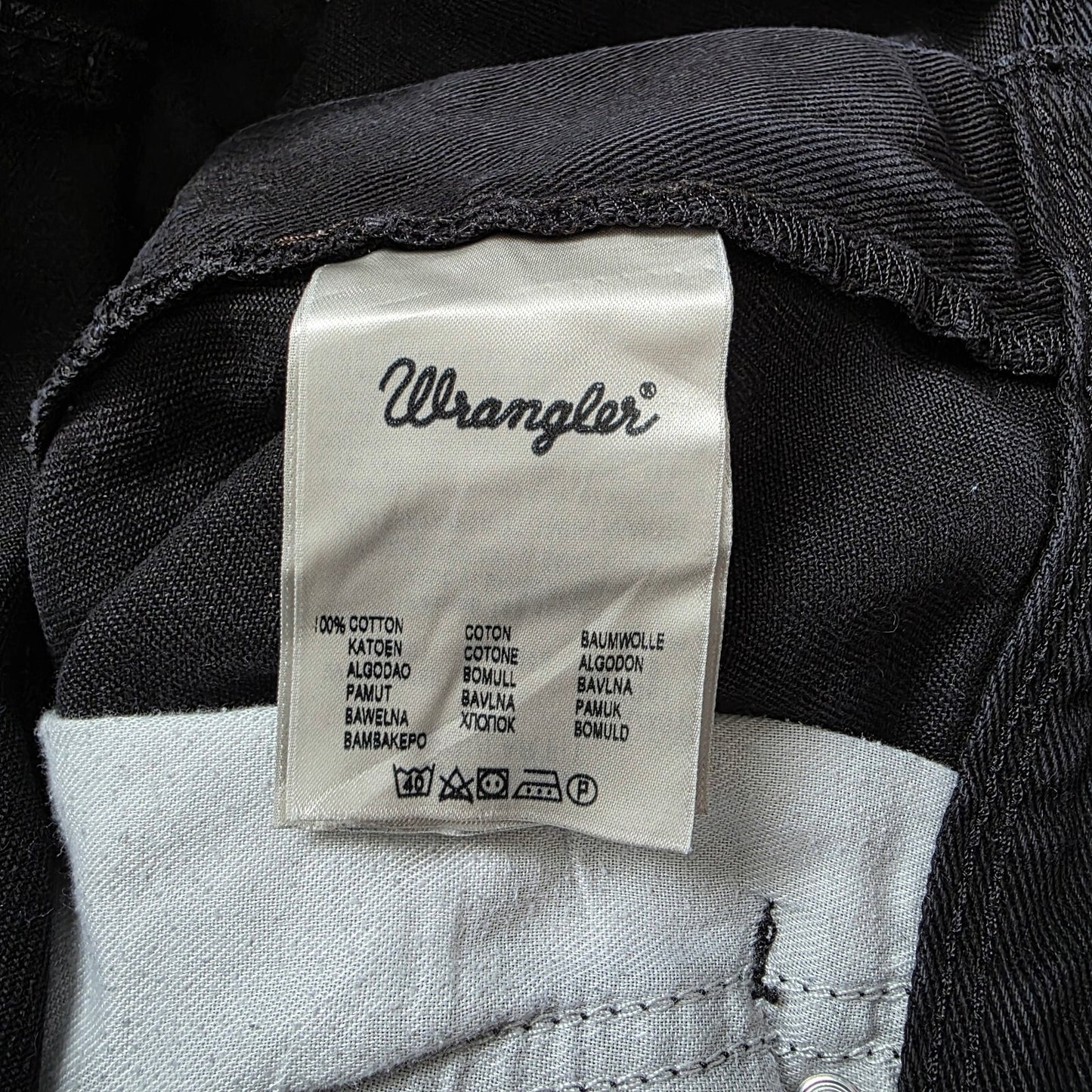 Wrangler black denim cut off shorts W33 frayed hem regular fit 100% cotton