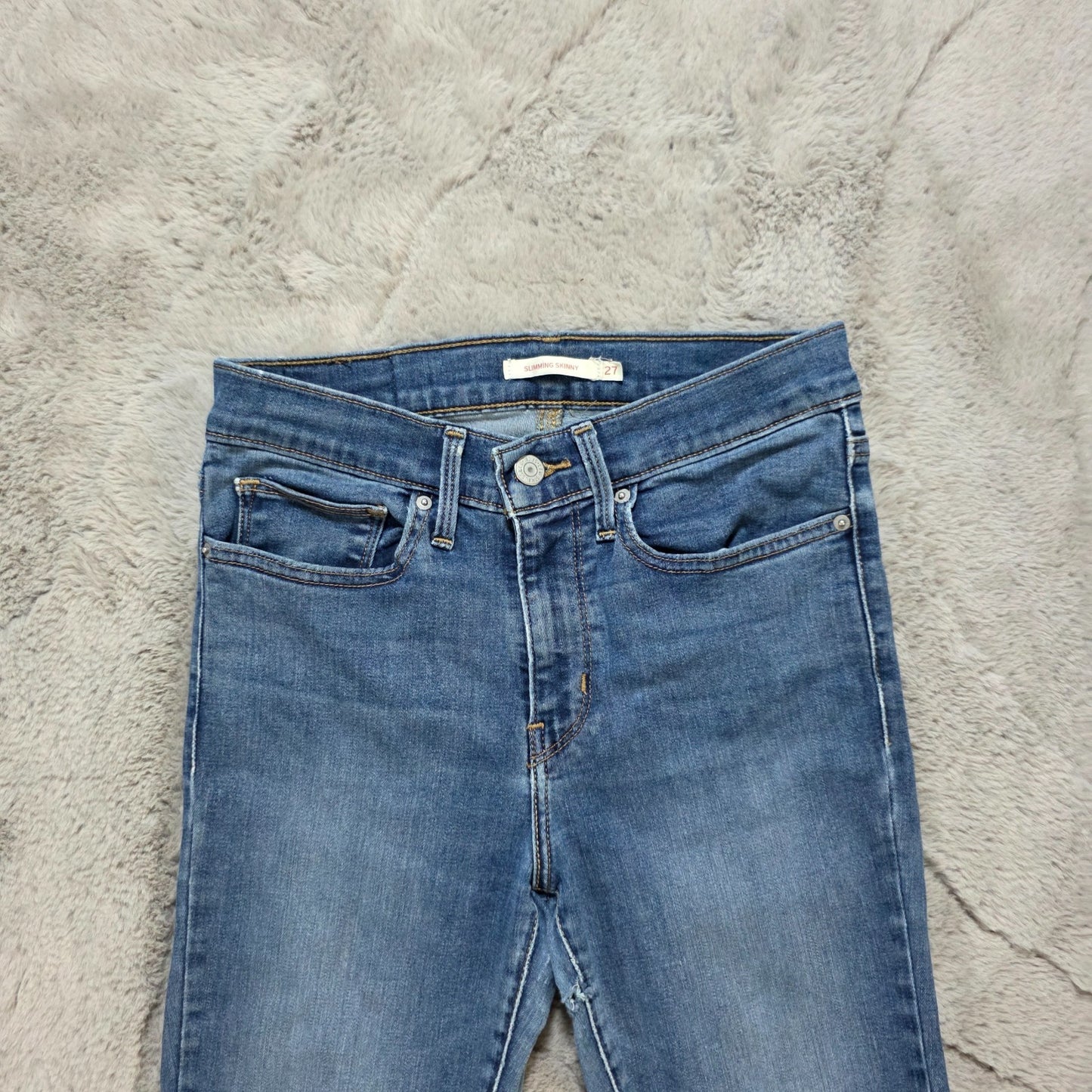 Levi’s Women’s Slimming Skinny Jeans W27 L30 Light Wash Denim Stretch Fit Distre