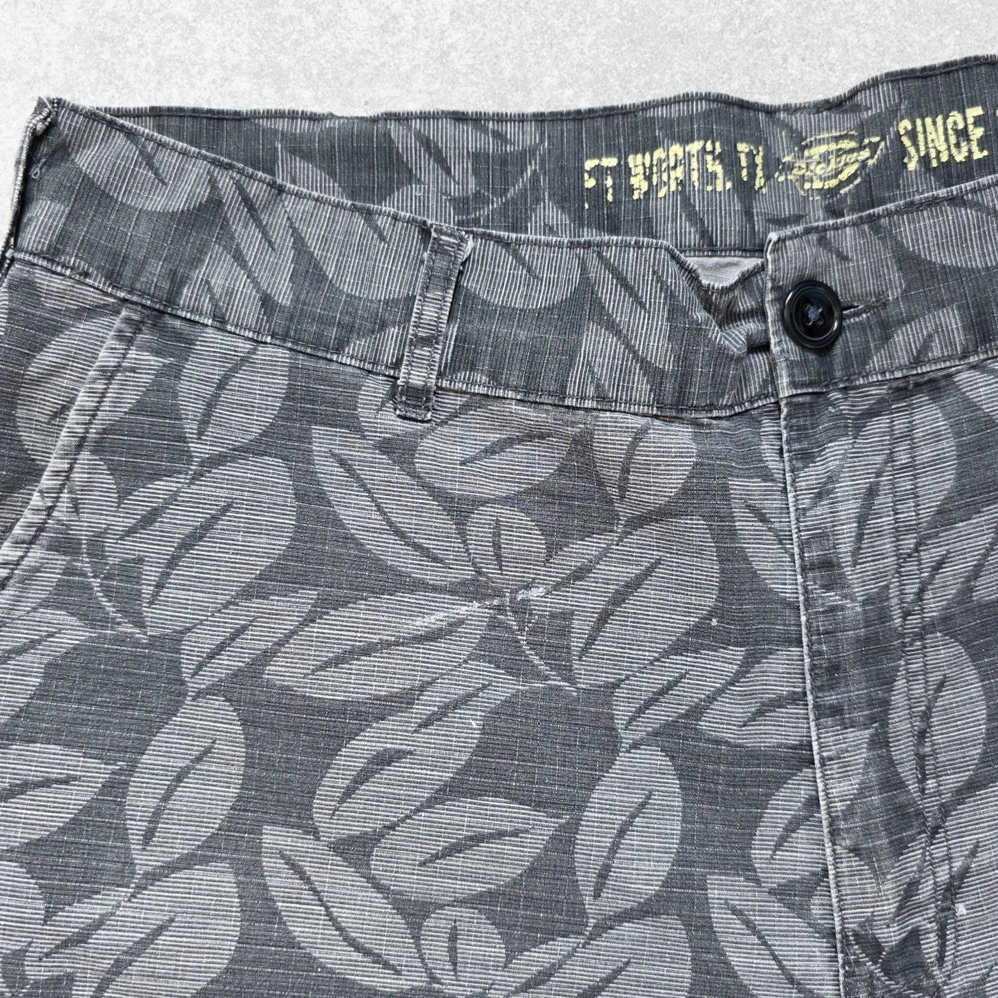 Dickies Leaf Print Cargo Shorts W36 Relaxed Fit Utility Style Grey 100% Cotton