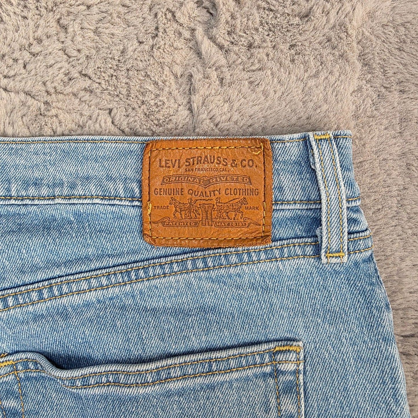 Levi’s Premium Big E Women’s Jeans Light Blue W32 L27 High Rise Distressed Knee