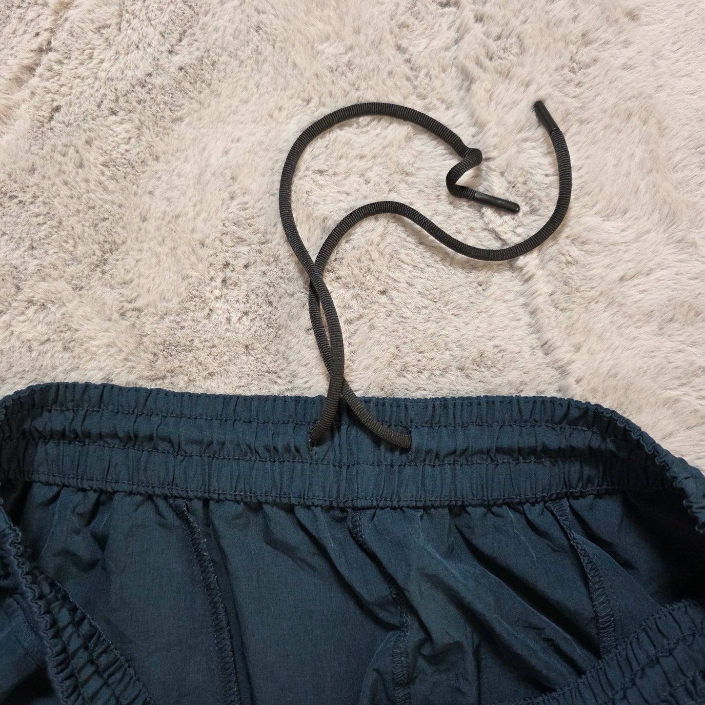 LEG3ND Navy Sports Shorts Size L Zip Pockets Lightweight Drawstring Gym W30