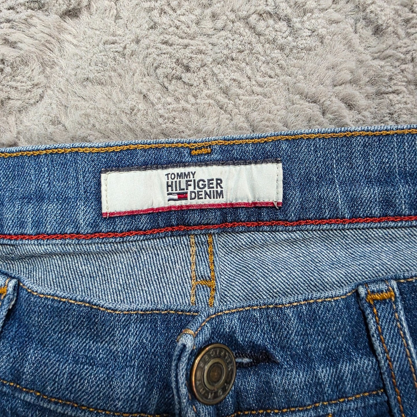 Tommy Hilfiger Straight Leg Blue Denim Jeans W33 L30 Slight Wear to Hems
