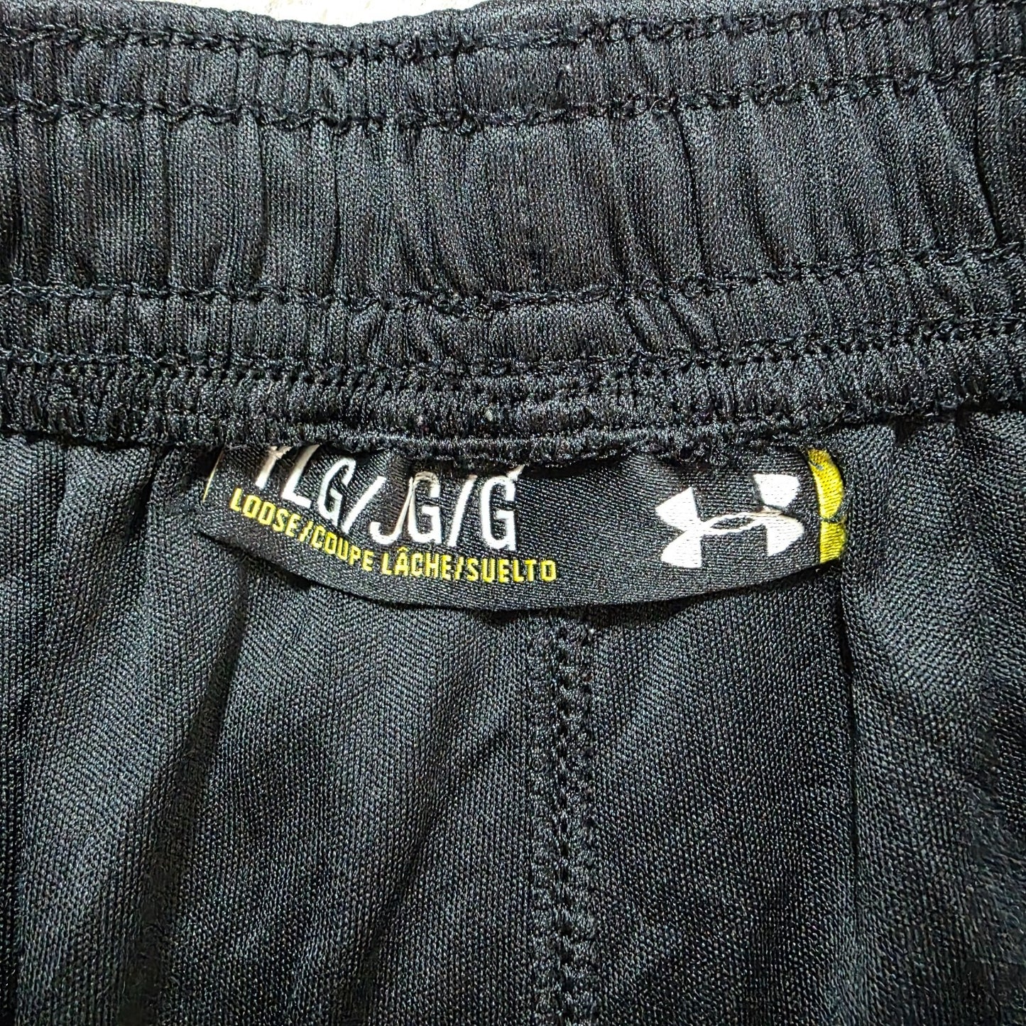 Under Armour Black Sports Shorts Youth Large Loose Fit Polyester UA Logo Piping