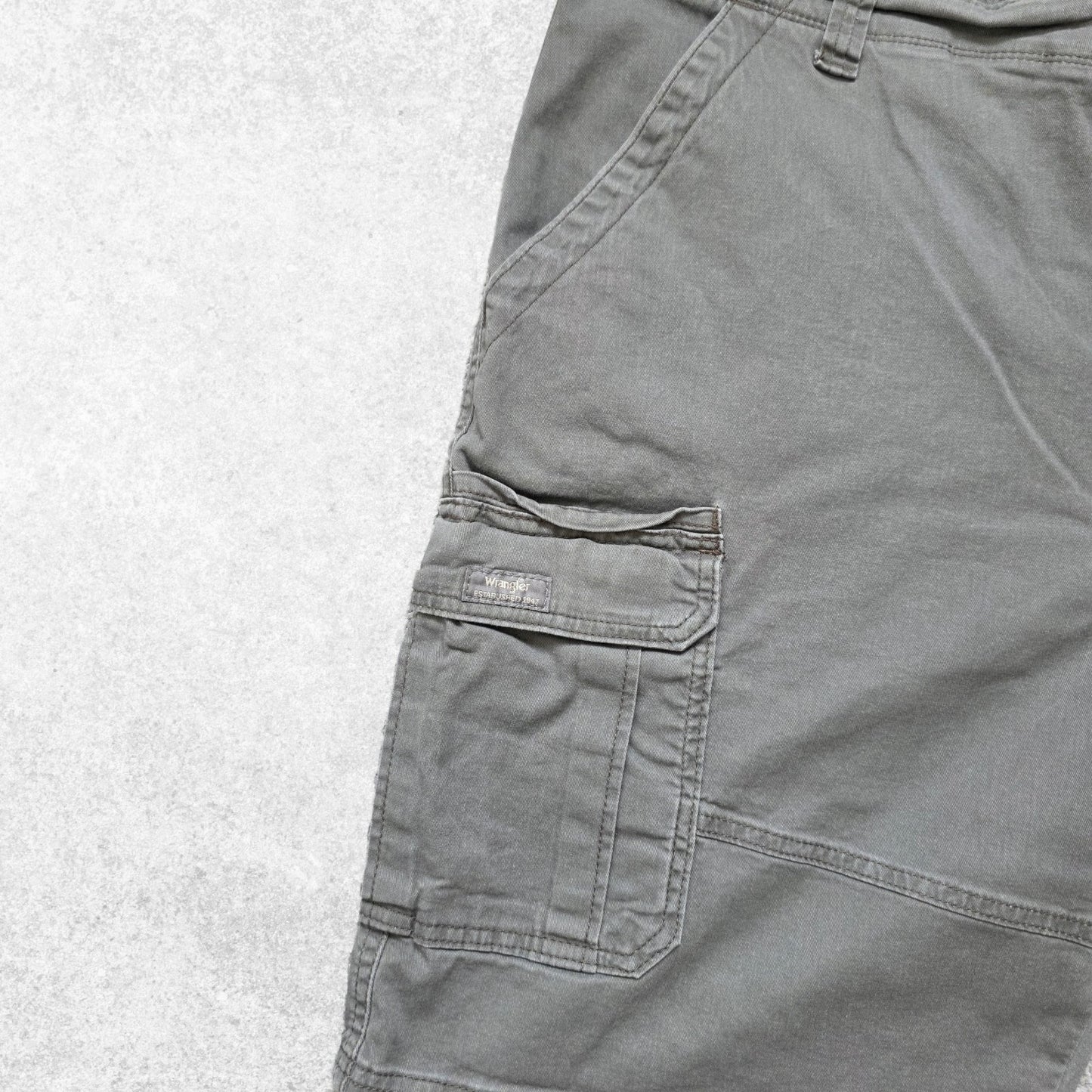 Wrangler Relaxed Fit Cargo Shorts Grey W40 100% Cotton Blend Utility Pockets