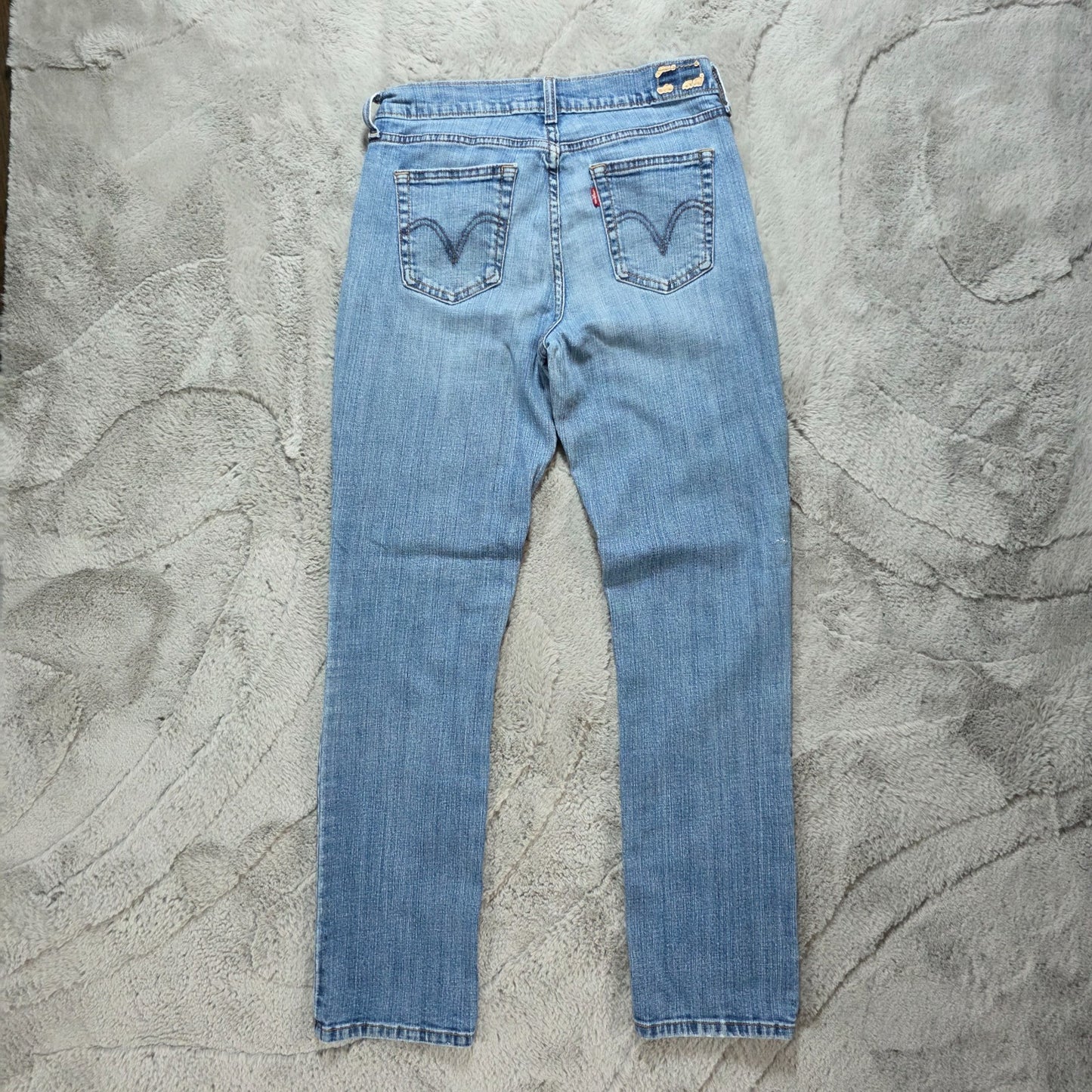 Levi's Women's Slim Fit Jeans W29 L31 (US 8 / UK 12) Light Wash Distressed Hem