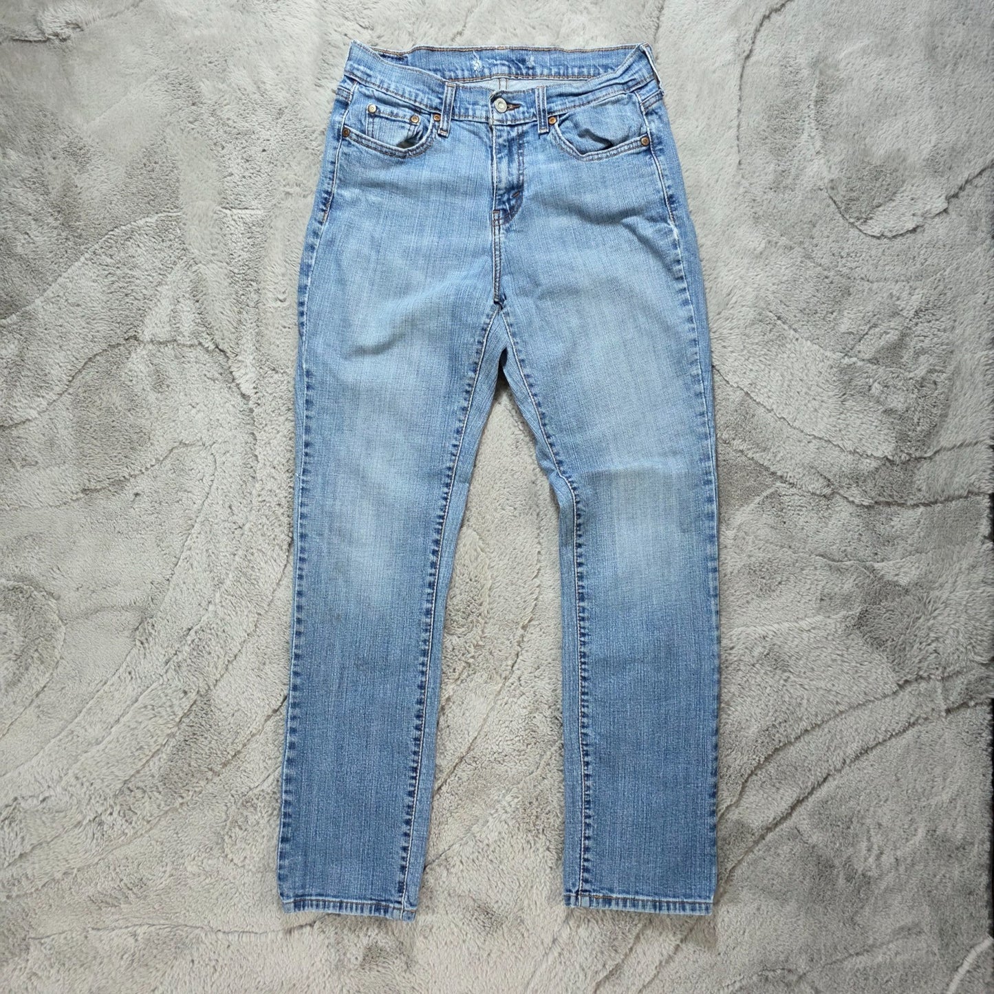Levi's Women's Slim Fit Jeans W29 L31 (US 8 / UK 12) Light Wash Distressed Hem