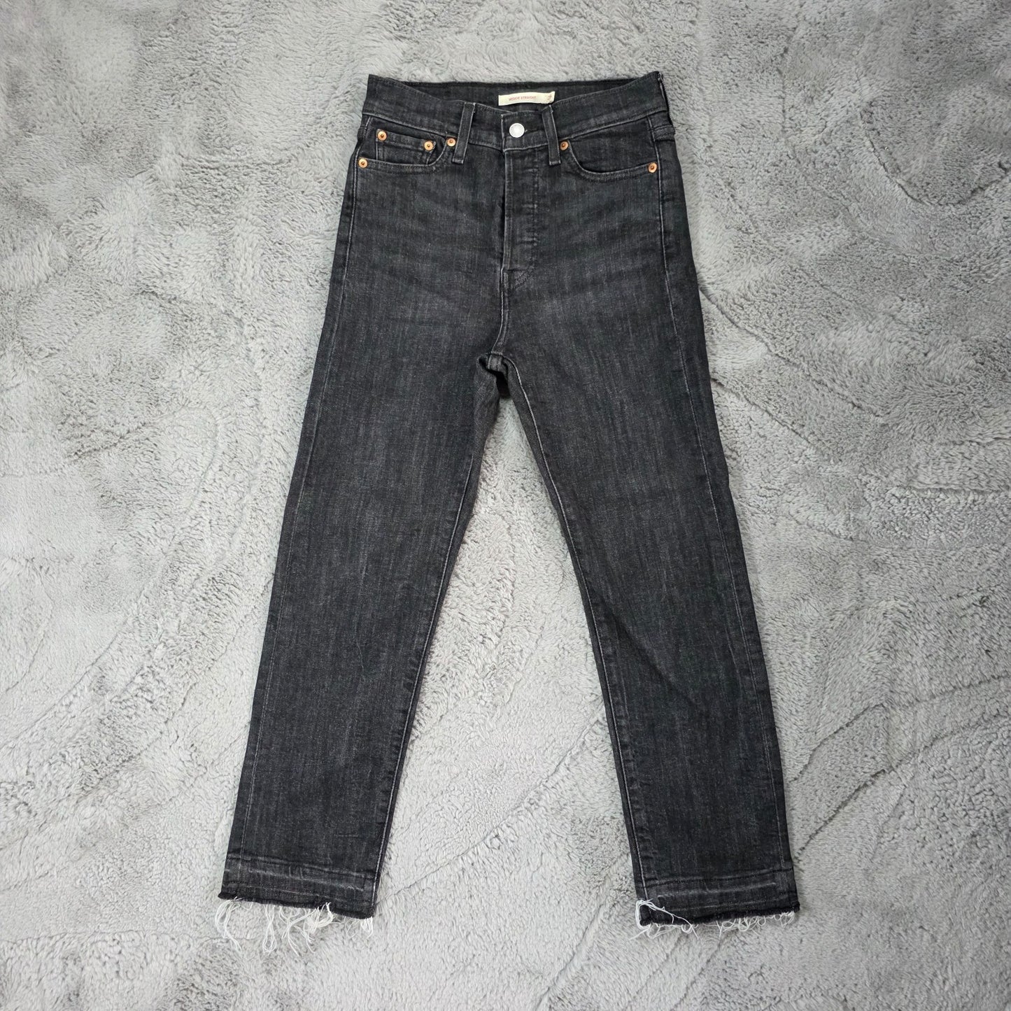 Levi’s Wedgie Straight women’s black jeans W26 L26 high rise straight leg frayed