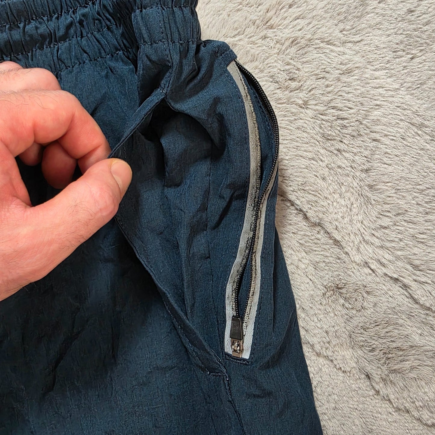 LEG3ND Navy Sports Shorts Size L Zip Pockets Lightweight Drawstring Gym W30