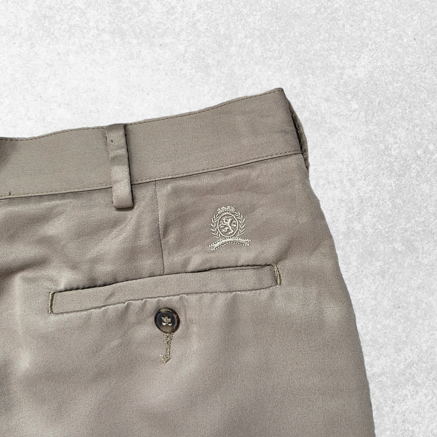 Vintage Tommy Hilfiger Trousers Mens Beige Chinos W34 L29 Smart Cotton Crest 00s