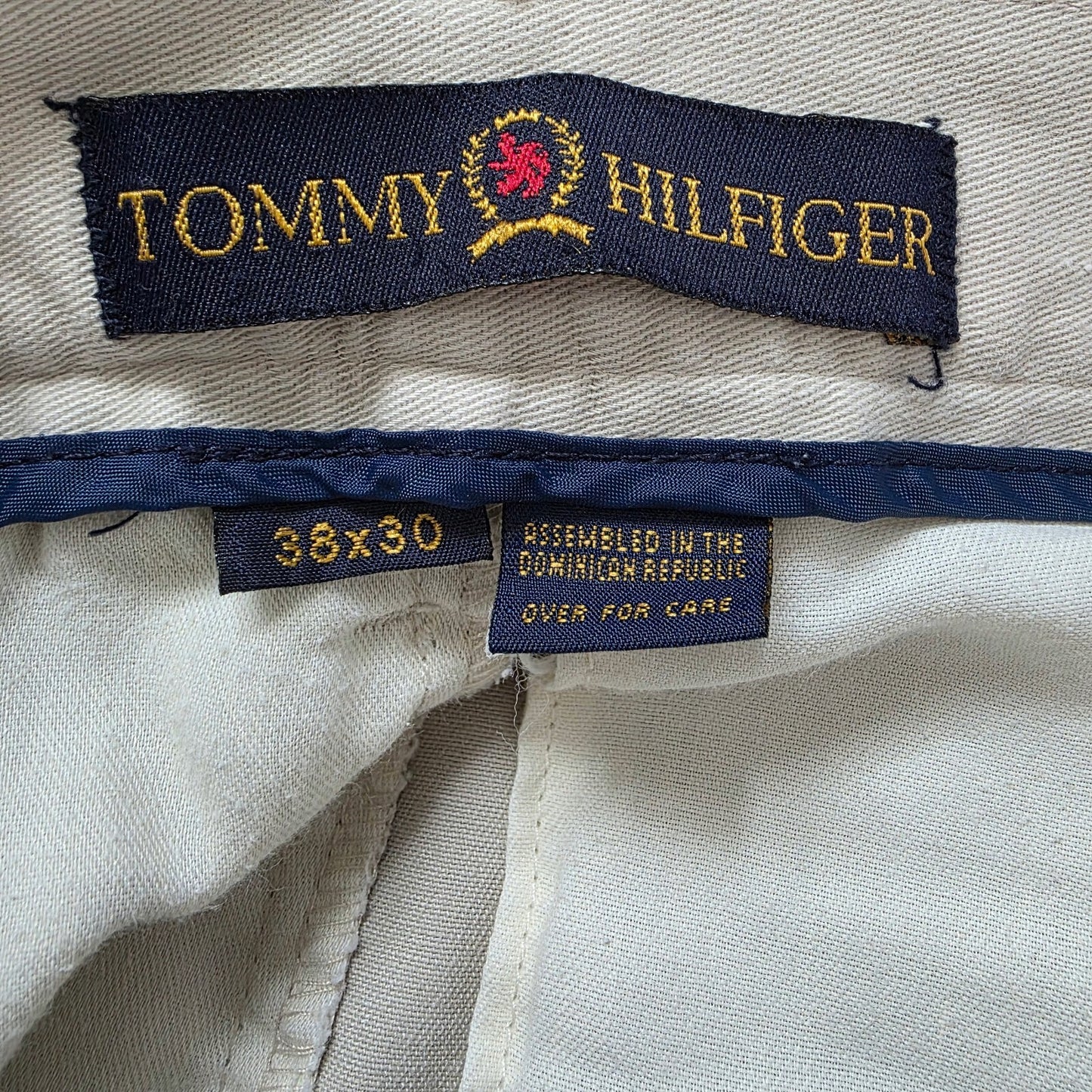 Tommy Hilfiger crest chinos W38 L30 pleated front beige trousers vintage USA VWC