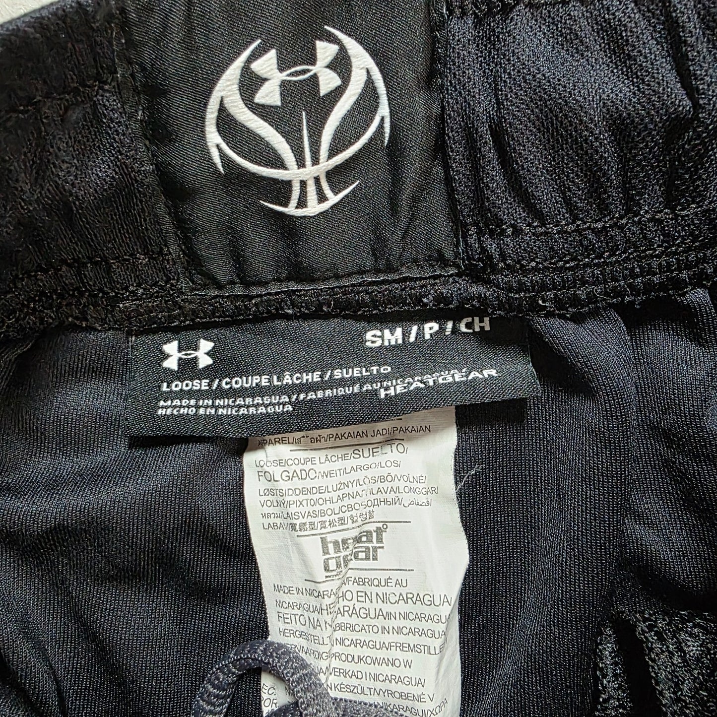 Under Armour HeatGear Black Shorts Youth S W25 Loose Fit Longline Sports
