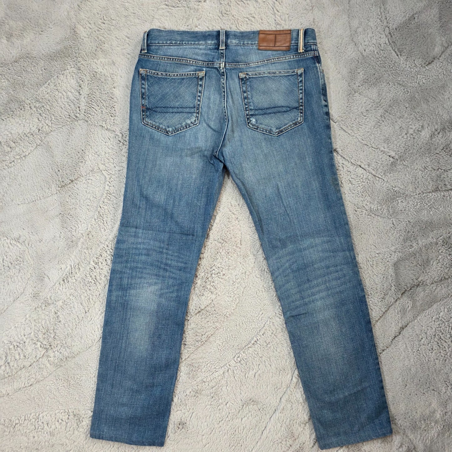 Tommy Hilfiger Men’s Slim Fit Blue Denim Jeans W33 L34 (Actual 33x30)