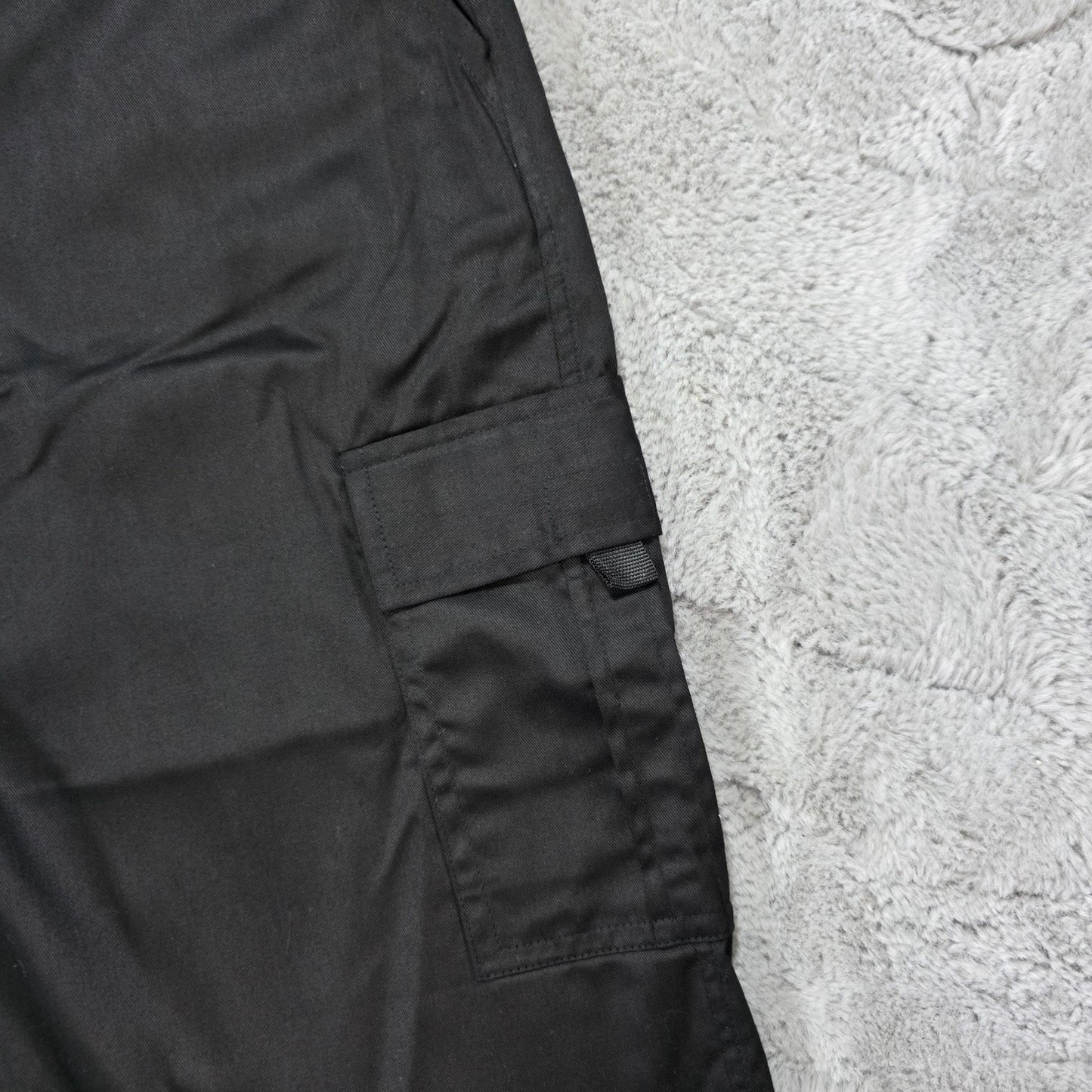 Amir Men’s Black Cargo Shorts Elasticated Waist W32 Long Inseam 14” L26