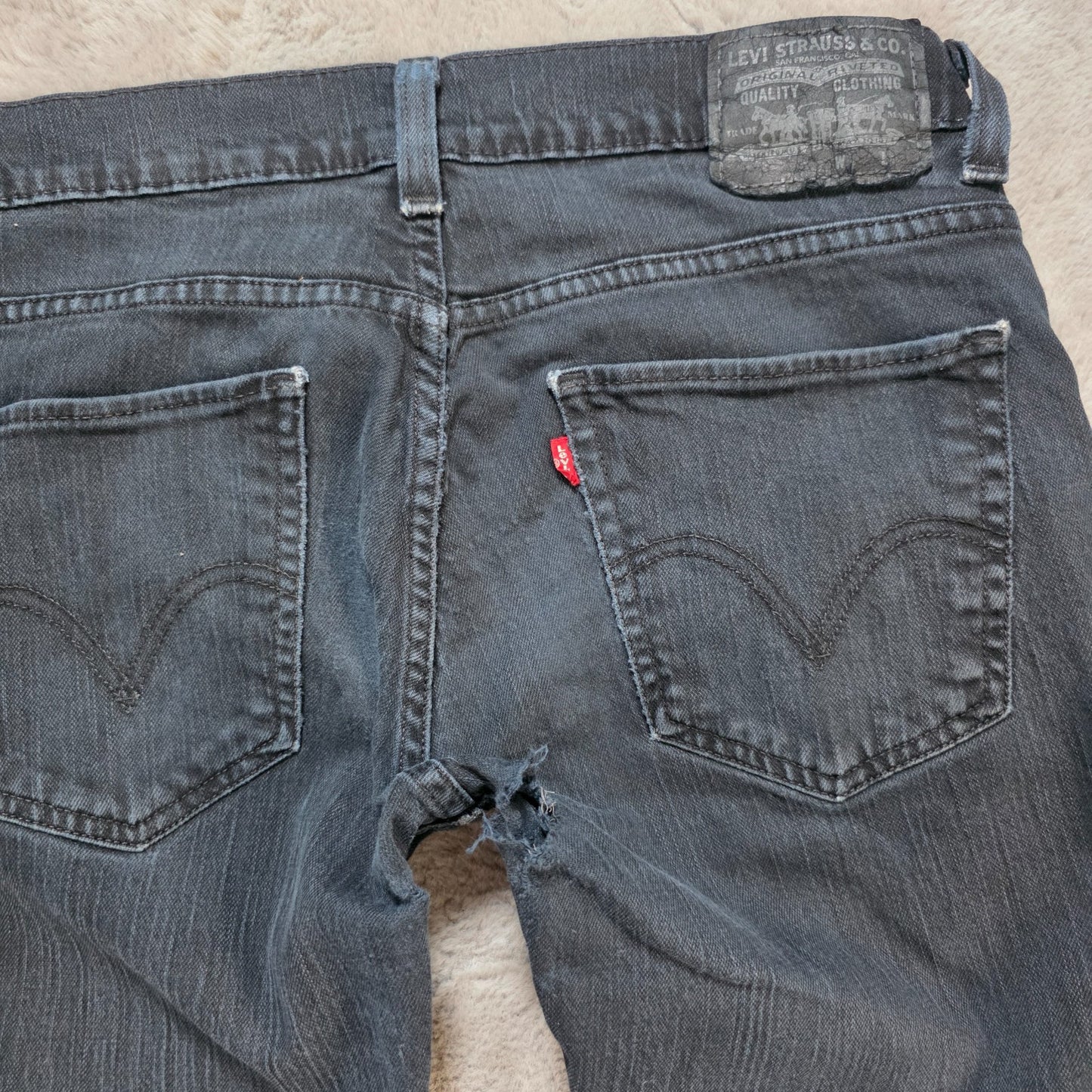 Levi's Black Slim Fit Denim Jeans W32 L34 (Label Cut) β Crotch Damage