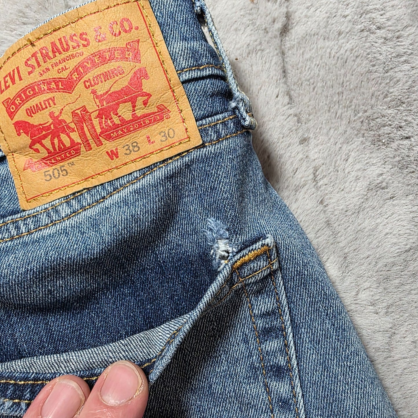 Levi's 505 Regular Fit Jeans W36 L30 Mid Blue Straight Leg USA Style