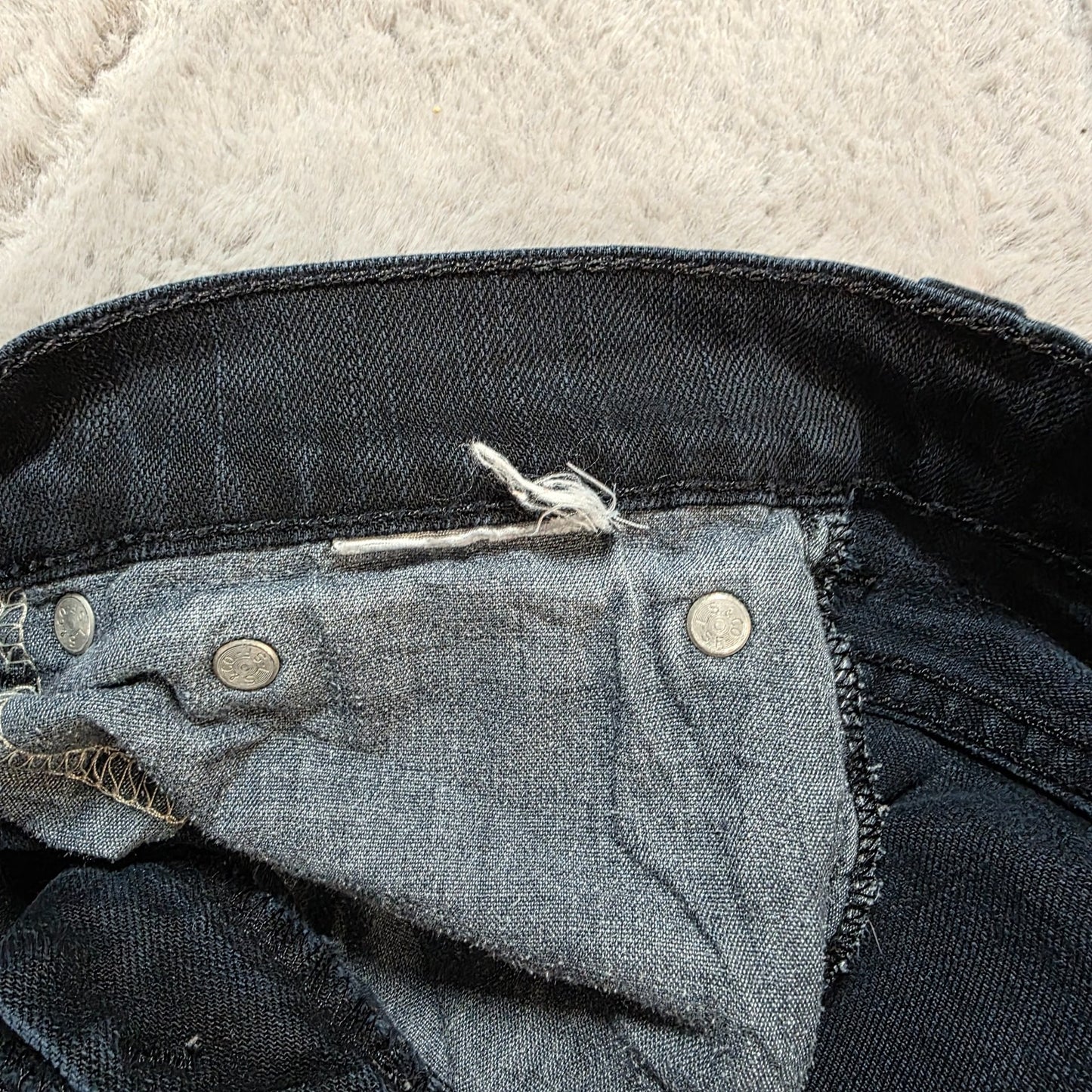 Levi's Black Slim Fit Denim Jeans W32 L34 (Label Cut) β Crotch Damage