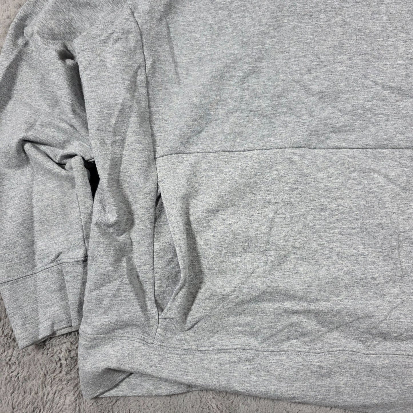 Reebok Men’s Grey Pullover Sweatshirt Size M Lightweight Athletic Fit LB61