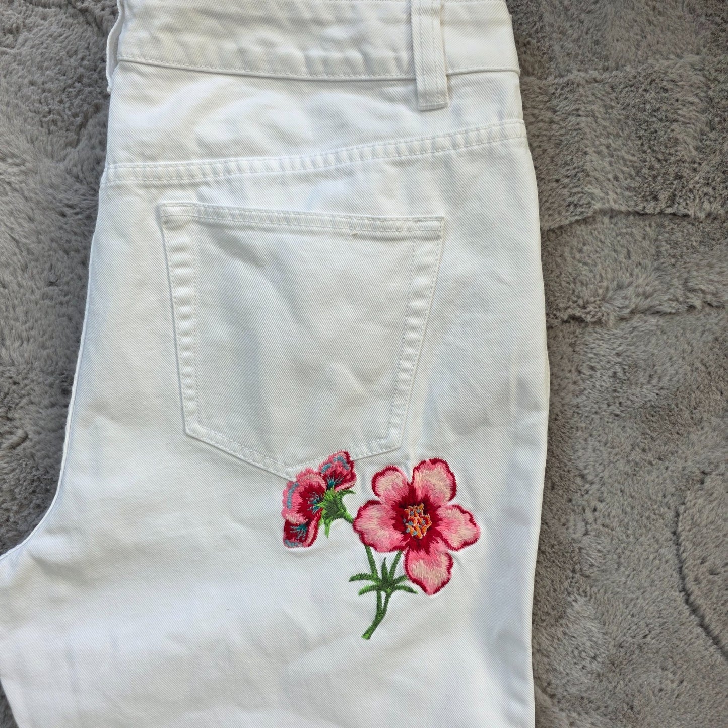 Tommy Hilfiger Y2K Cropped White Jeans Women's US 16 UK 20 Embroidered Flower