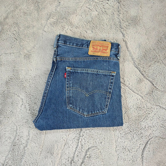 Levi’s 505 men’s straight leg jeans blue W36 L34 (actual inseam 33”)