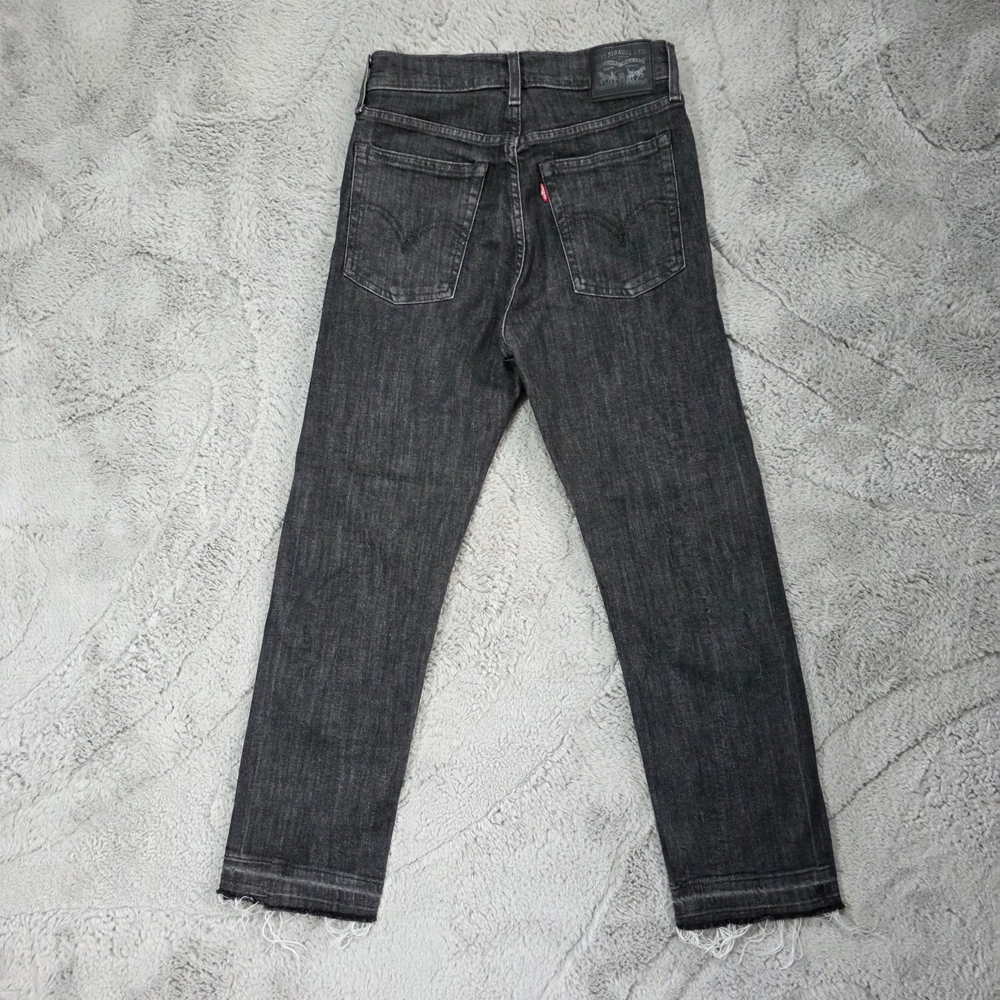 Levi’s Wedgie Straight women’s black jeans W26 L26 high rise straight leg frayed