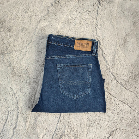 Levi’s Signature Relaxed Jeans Dark Blue W36 L29 Excellent Condition