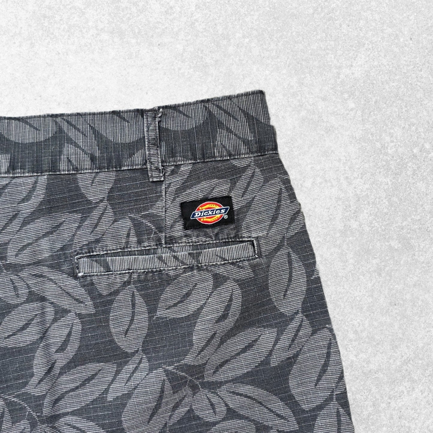 Dickies Leaf Print Cargo Shorts W36 Relaxed Fit Utility Style Grey 100% Cotton