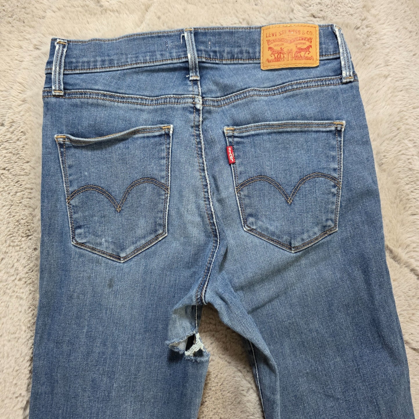 Levi’s Women’s Slimming Skinny Jeans W27 L30 Light Wash Denim Stretch Fit Distre