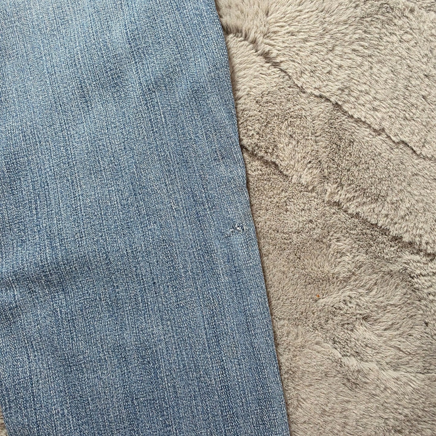 Levi's Women's Slim Fit Jeans W29 L31 (US 8 / UK 12) Light Wash Distressed Hem