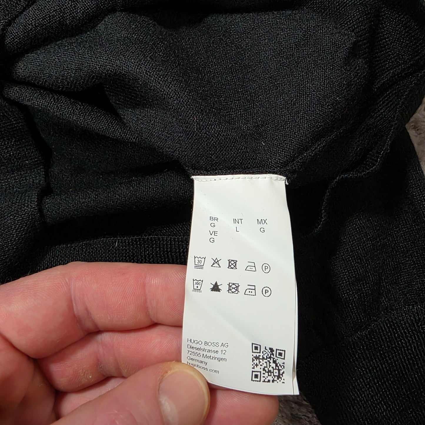 Hugo Boss Black V-Neck Jumper Finest Italian Yarn Size L (Fits Small)
