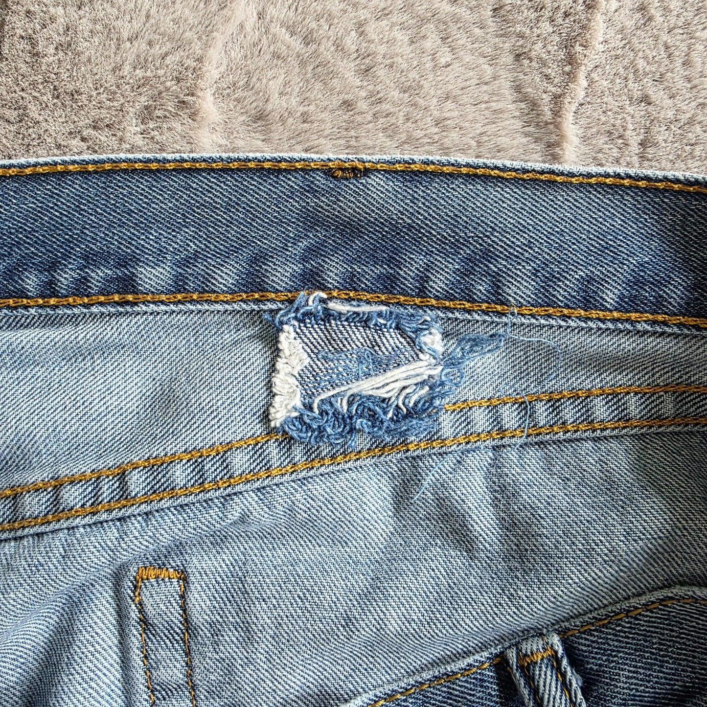 Vintage Levi’s 505 Jeans W40 L32 Straight Leg Light Wash Mexico Made Distressed