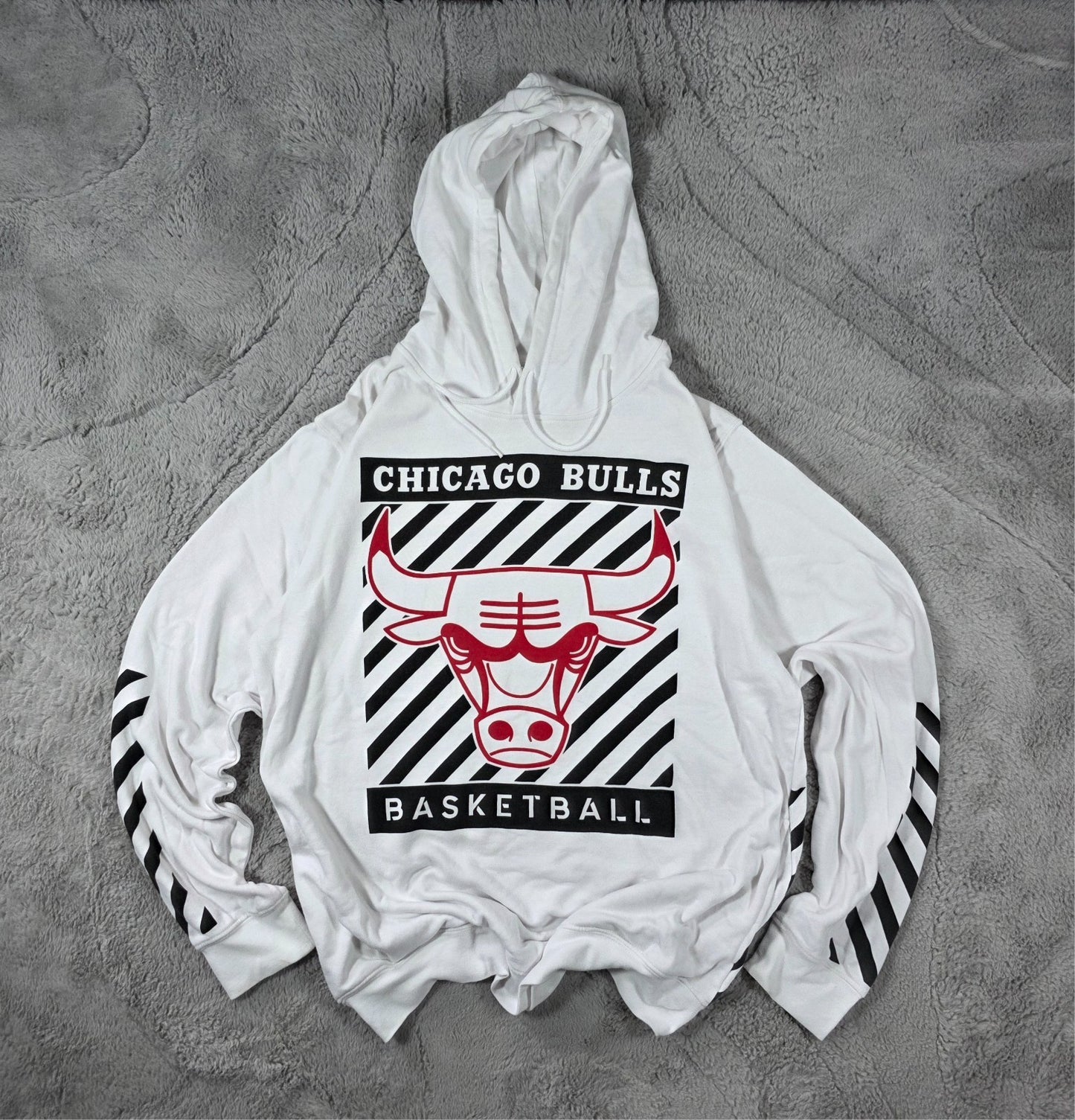 NBA Chicago Bulls Menโs White Hoodie 2XL ๐ Graphic Pullover Sweatshirt