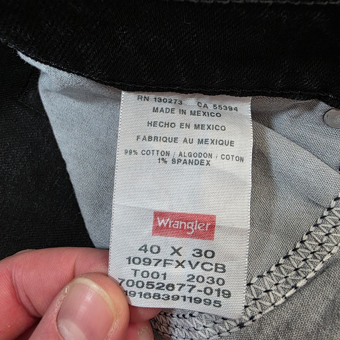 Wrangler Men’s 1097FXVCB Relaxed Fit Jeans Black W40 L30 Made in Mexico
