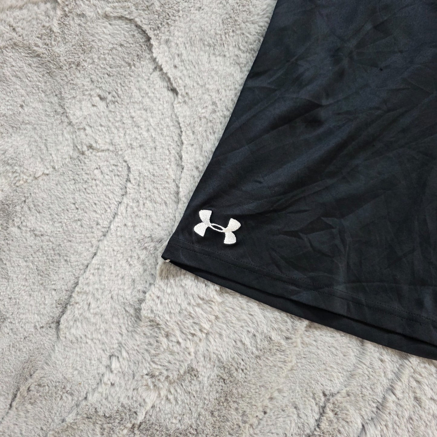 Under Armour Black Sports Shorts Youth Large Loose Fit Polyester UA Logo Piping