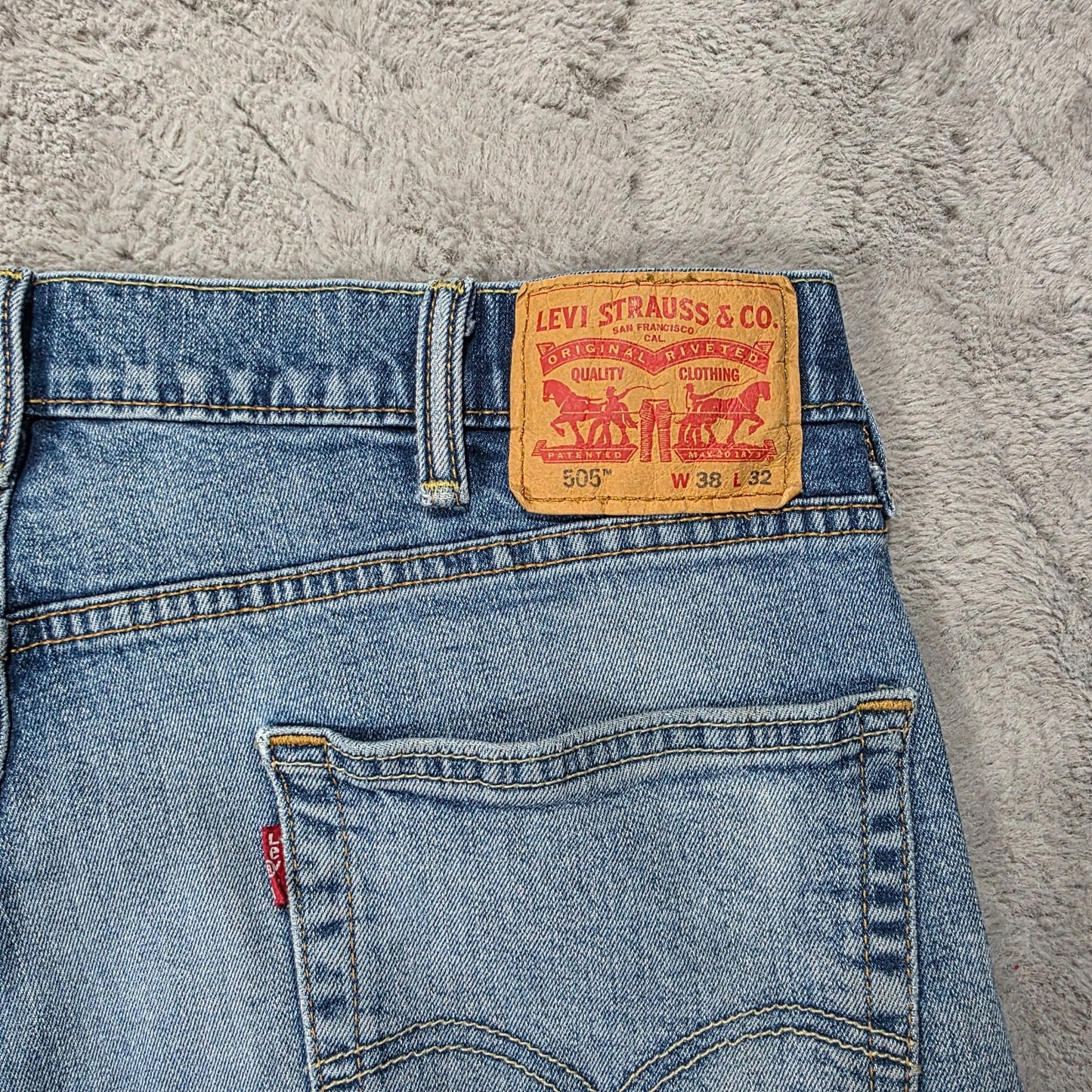 Levi’s 505 Straight Leg Blue Jeans W38 L32 (Measures 37x31) – Classic Light Wash
