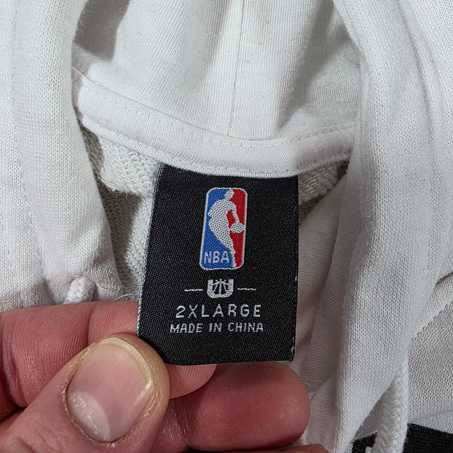NBA Chicago Bulls Menโs White Hoodie 2XL ๐ Graphic Pullover Sweatshirt
