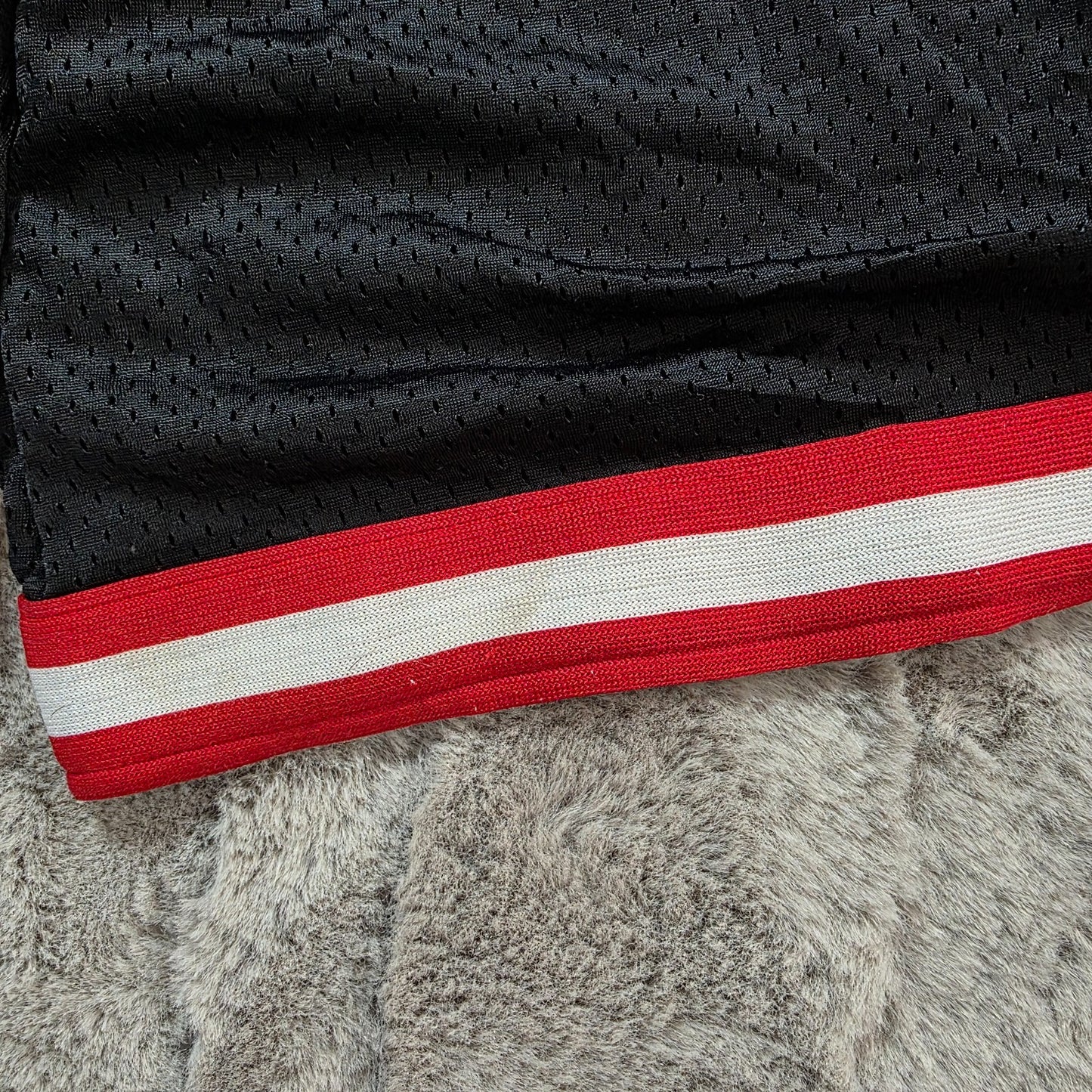 Champion Black Mesh Shorts Red Trim Men’s W40 Vintage Retro Basketball Style