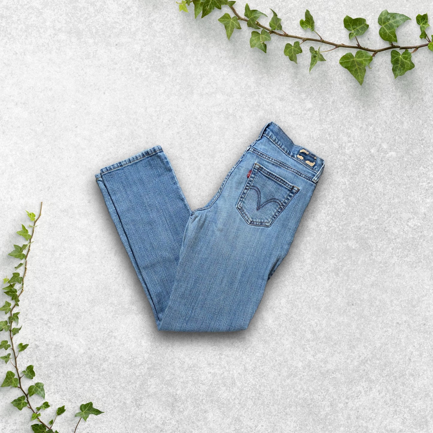 Levi's Women's Slim Fit Jeans W29 L31 (US 8 / UK 12) Light Wash Distressed Hem