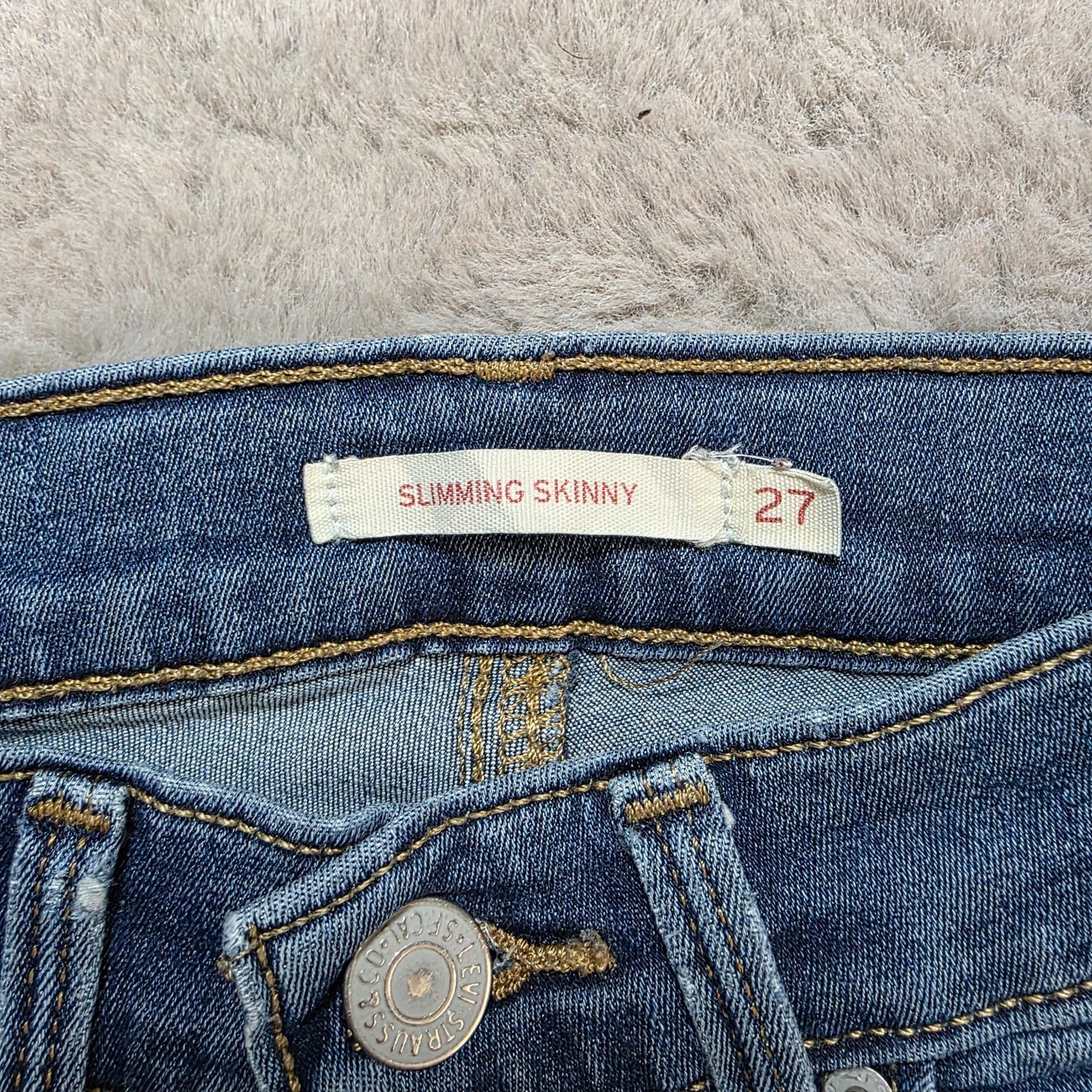 Levi’s Women’s Slimming Skinny Jeans W27 L30 Light Wash Denim Stretch Fit Distre