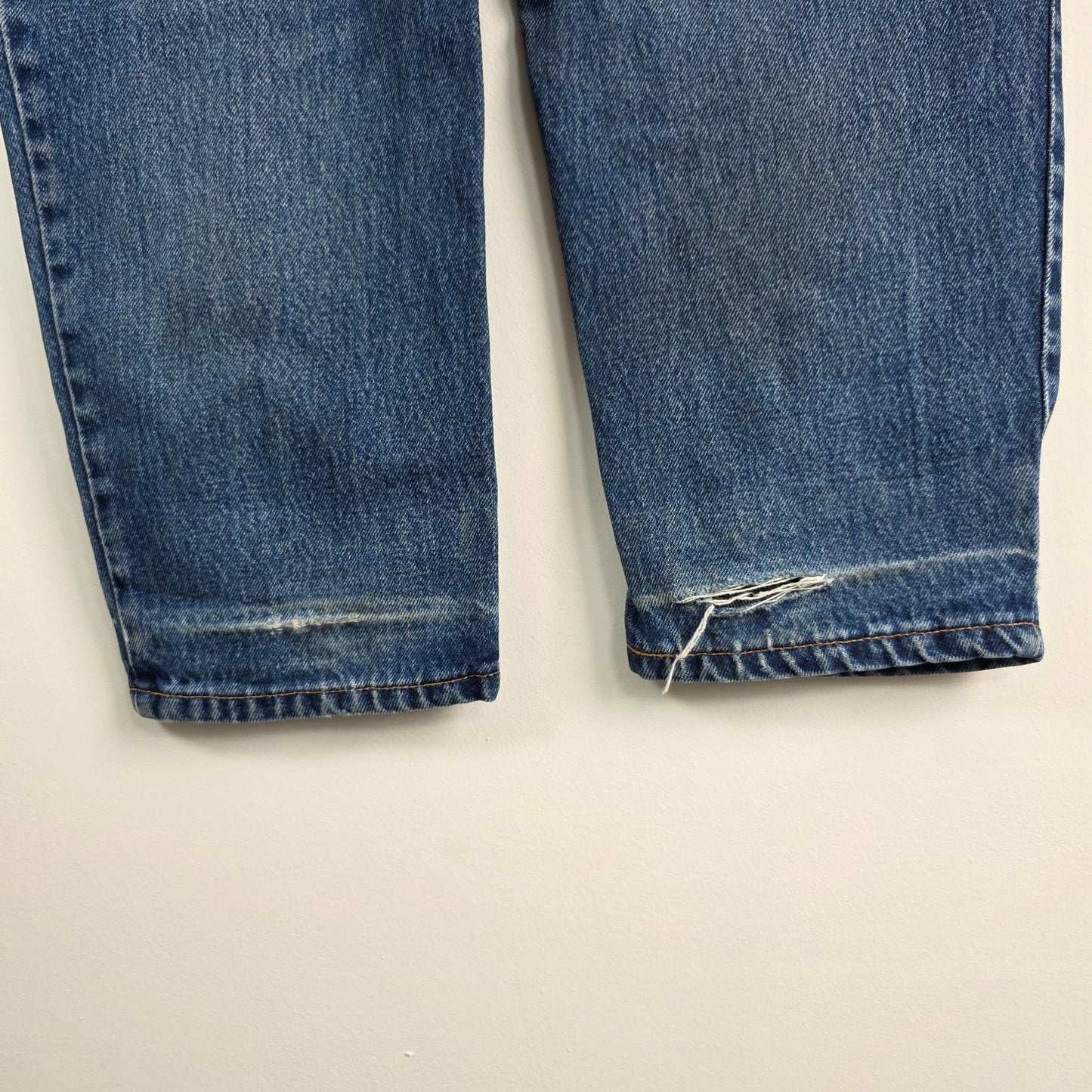 Vintage Levi's 550 Relaxed Fit Jeans Womens W31 L32 Blue Tapered Leg Distressed